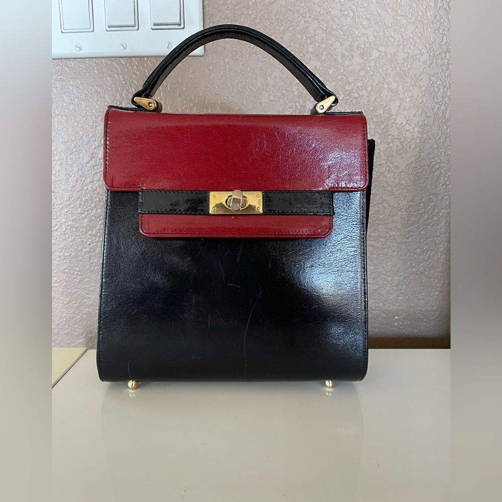 Vintage kamerel New York red and black purse with gold hardware